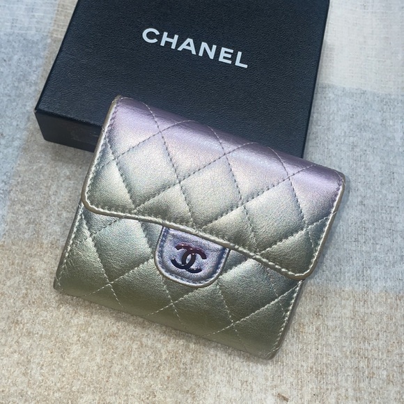 Chanel extremely RARE irresdescent rainbow purple green pink green & Silver 💕💕 - Picture 6 of 12